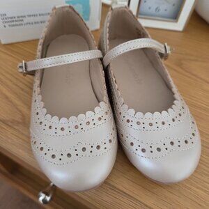 Elephantito champagne leather wing tipped ballerina shoes 8 maryjane